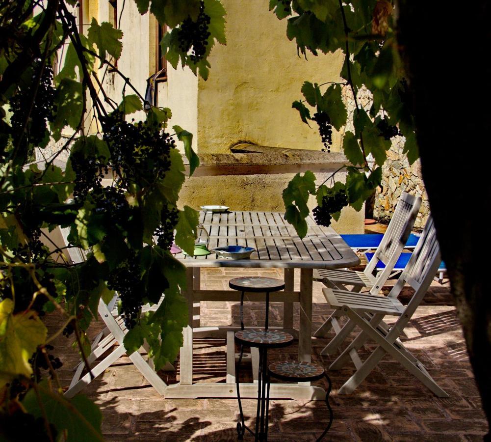 Le Petit Chateau Vezzi Portio Exterior foto